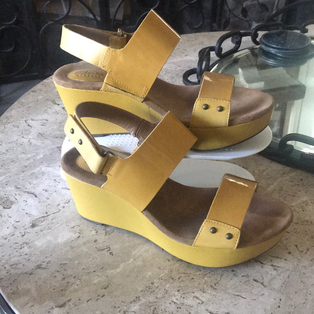 Yellow wedges size 9.5